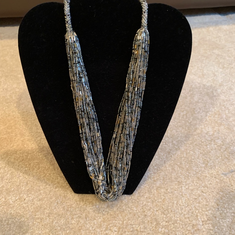 VINTAGE BEADED MULTI STRAND NECKLACE. BLUE GRAY.